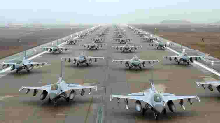 Зеленський запевнив Байдена, що Україна не використовуватиме F-16 для ударів по Росії