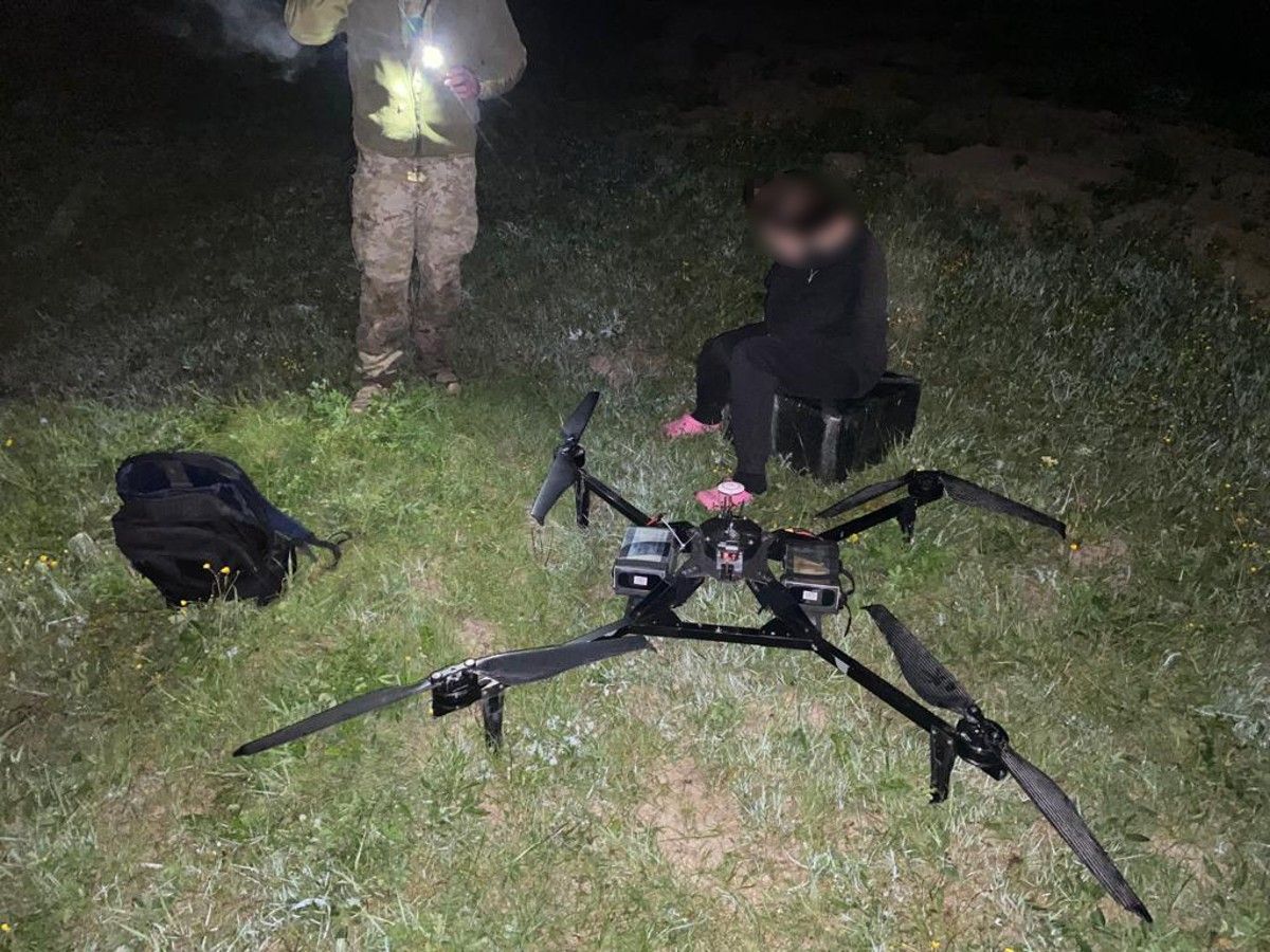 На Буковині контрабандистка дроном доставляла сигарети в Румунію 