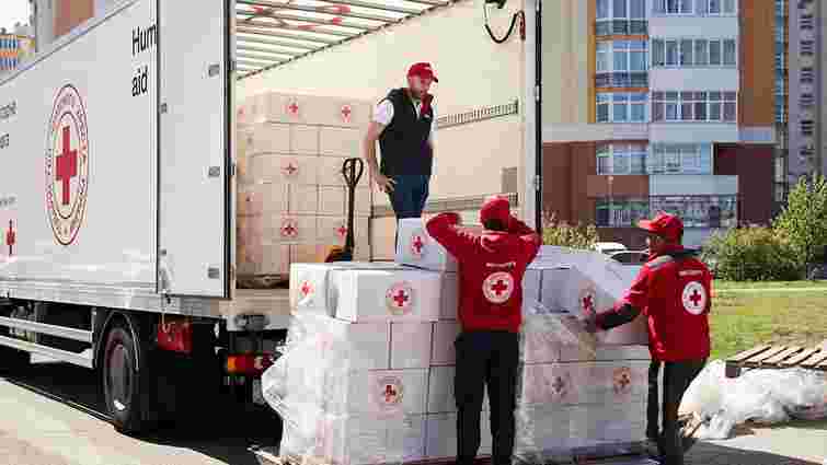 Кока-Кола та Червоний Хрест України передали громадам 54 генератори та 5000 спальних комплектів