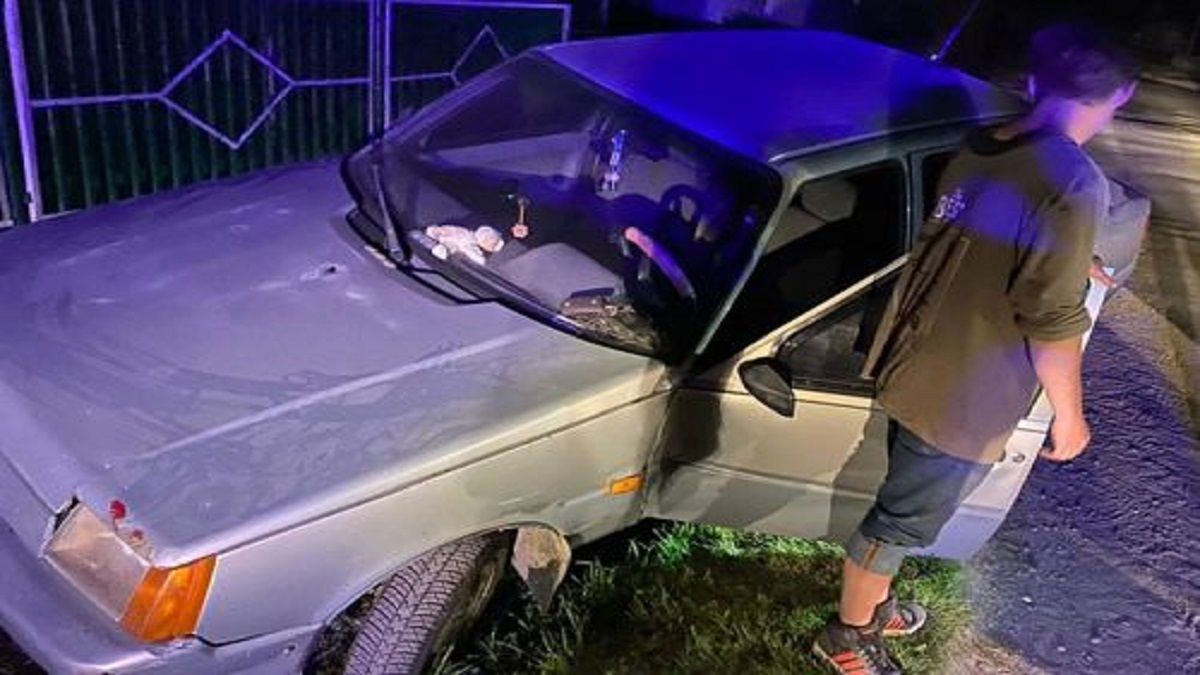 На Тернопільщині п'яний чоловік викрав авто і скоїв ДТП