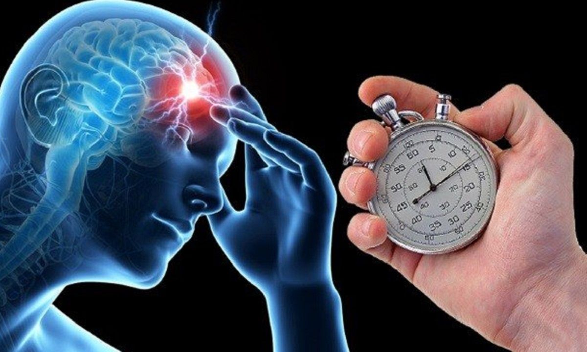 До львівської лікарні «швидка» доставила двох  військових з інсультом