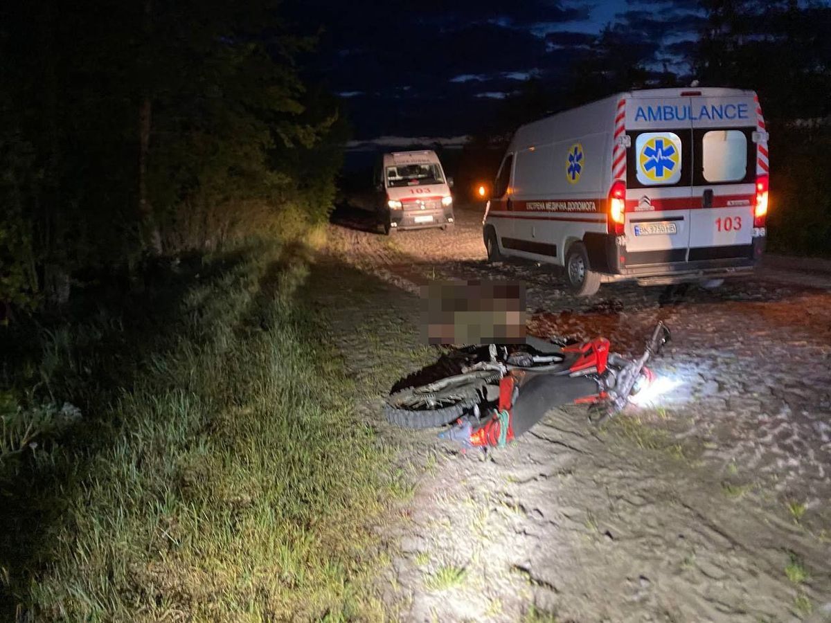 На Рівненщині у аварії загинув 20-річний мотоцикліст, пасажирка у реанімації