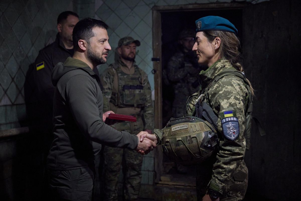 Володимир Зеленський прибув на фронт з неанонсованим візитом