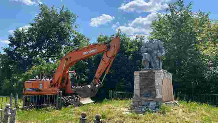 У двох селах біля Львова демонтували радянські пам’ятники