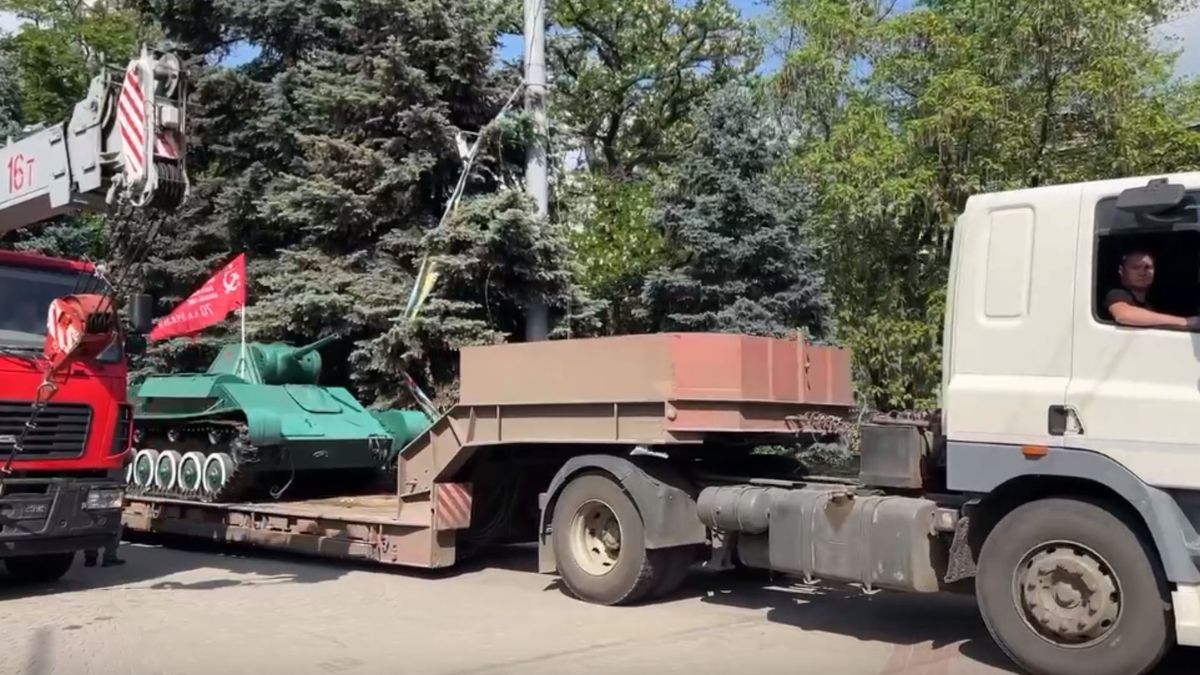 В Мелітополі росіяни вкрали меморіальний танк, щоб кинути його на фронт