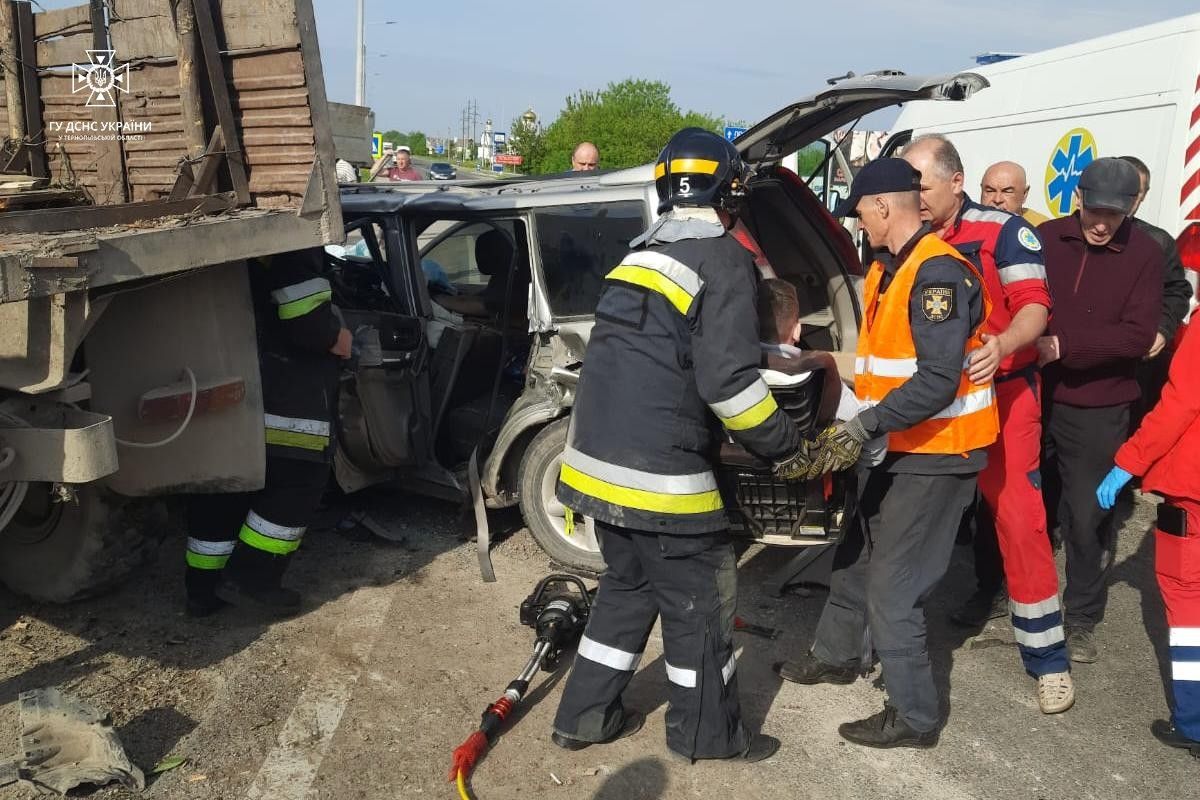 На Тернопільщині у потрійній ДТП загинув 29-річний водій