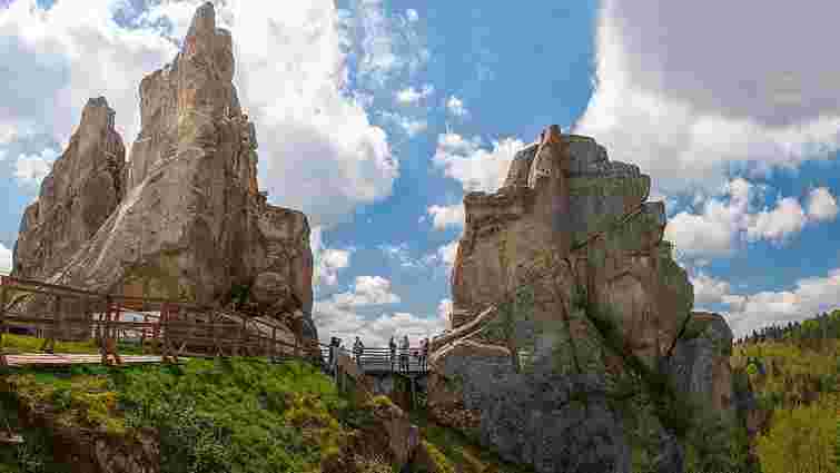 Відновлює роботу прямий автобусний маршрут зі Львова до заповідника Тустань