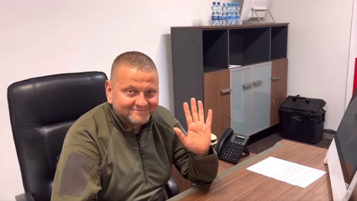 Валерій Залужний спростував російські фейки про його поранення на фронті