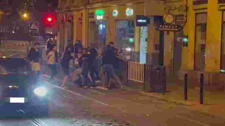 Уночі у центрі Львова трапилась масова бійка