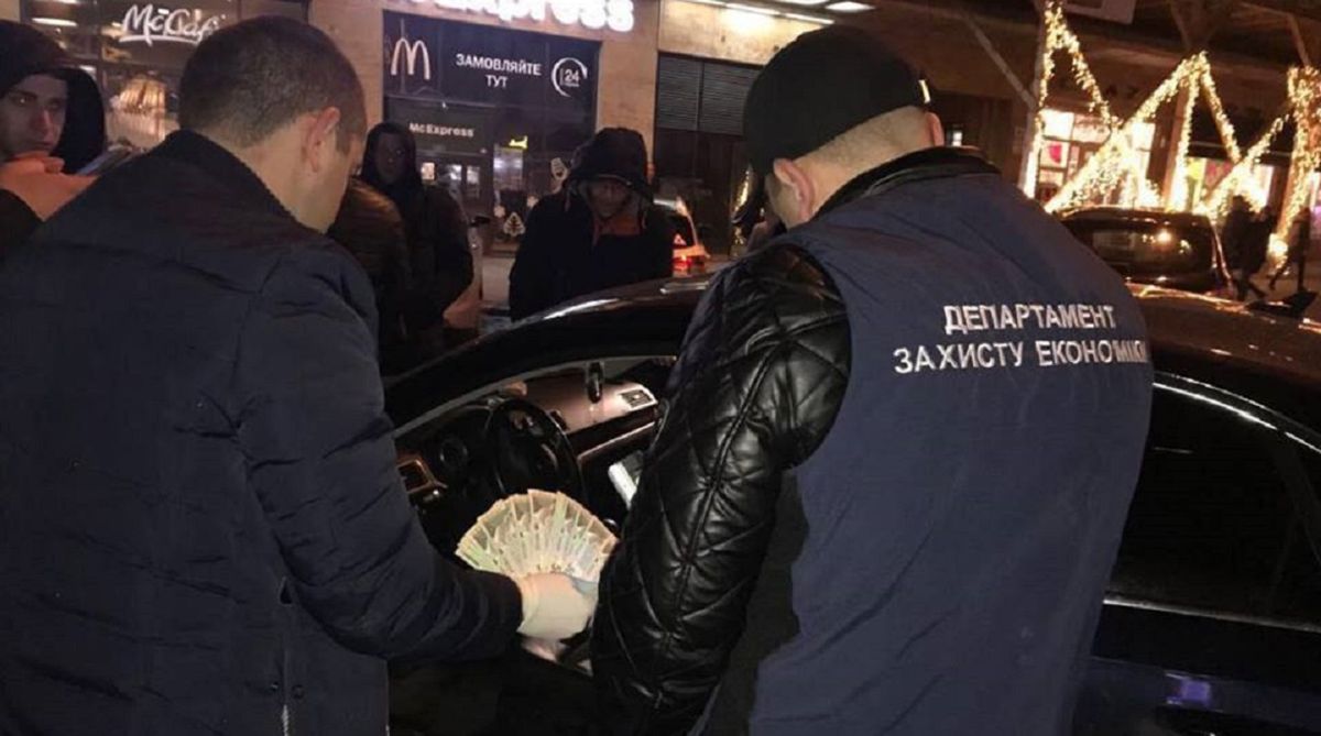 Суд звільнив львівського податківця від покарання за хабарництво