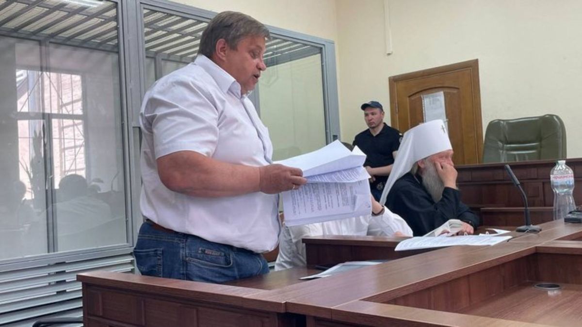 Суд продовжив митрополиту УПЦ МП Павлу Лебідю домашній арешт 