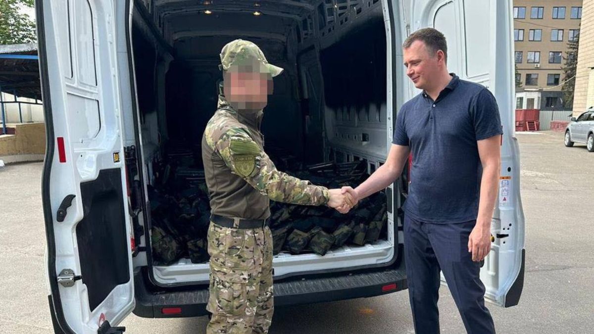 Поліції передали бронежилети на 35 млн грн, які намагались провезти під виглядом гуманітарки
