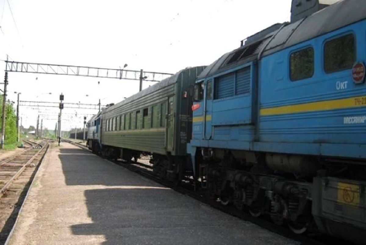 У Тернополі неповнолітній хлопець виліз на вагон і отримав ураження струмом 