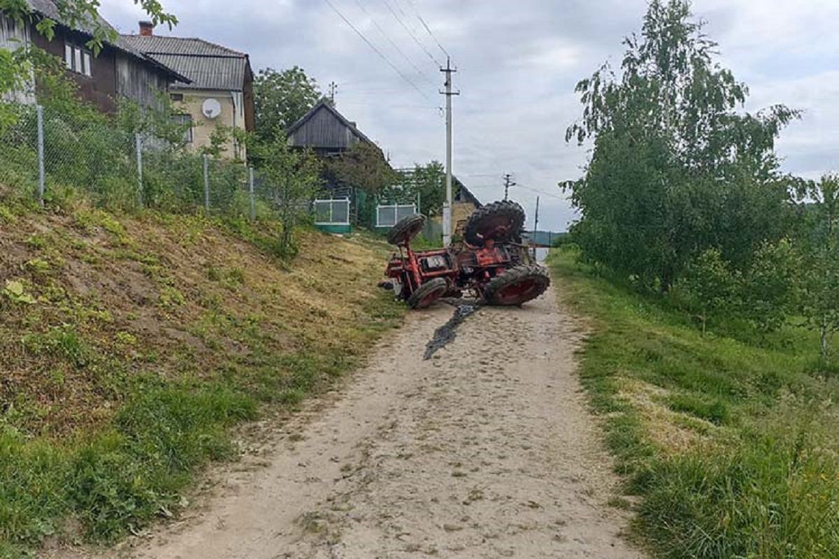 На Тернопільщині 65-річний водій загинув унаслідок перекидання трактора