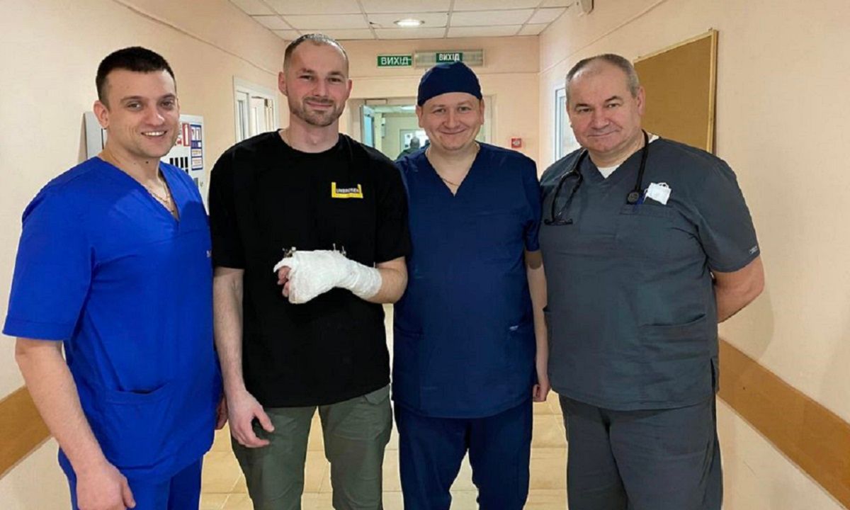Хірурги врятували 25-річному бійцю зі Львова розтрощену руку