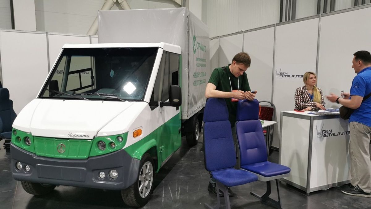 Стрийський автобусний завод представив електричну вантажівку «Карпати»