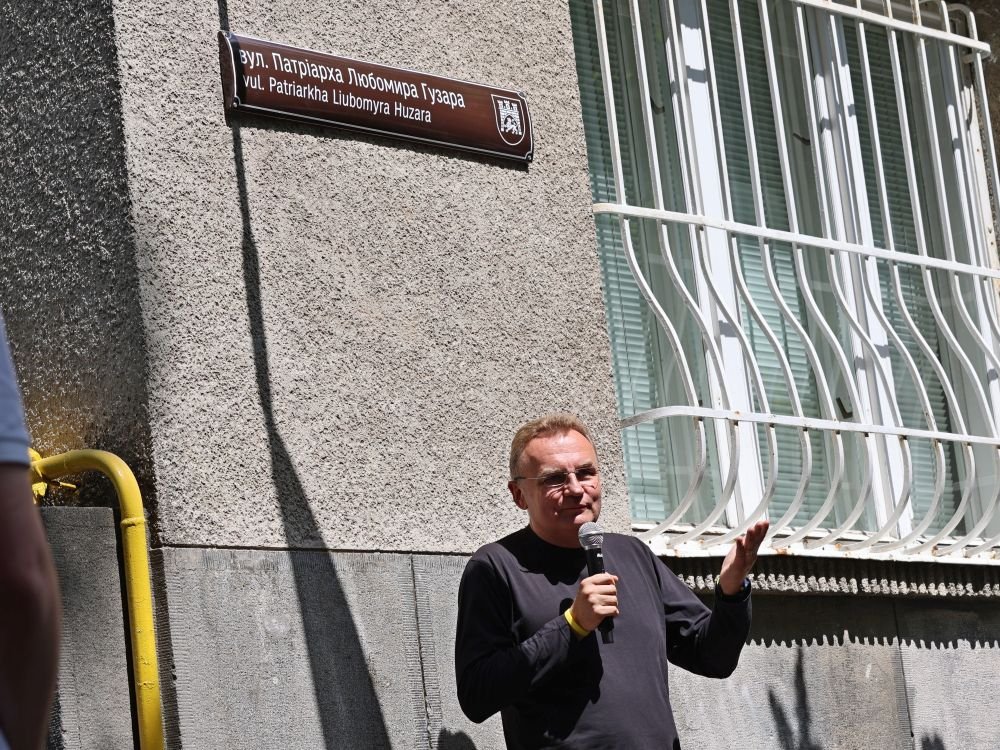 Раніше вул. Патріарха Любомира Гузара мала назву Льва Толстого (фото Романа Балука)