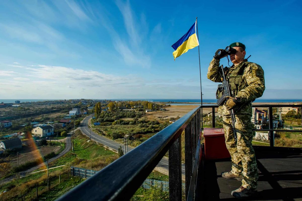 Білоруси намагалися переманити українських прикордонників борщем 