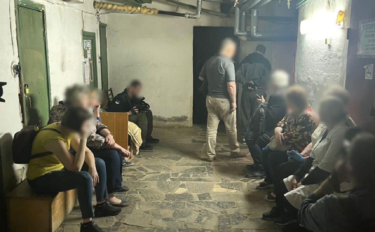 Під час удару по Києву жінка загинула біля закритого сховища поліклініки