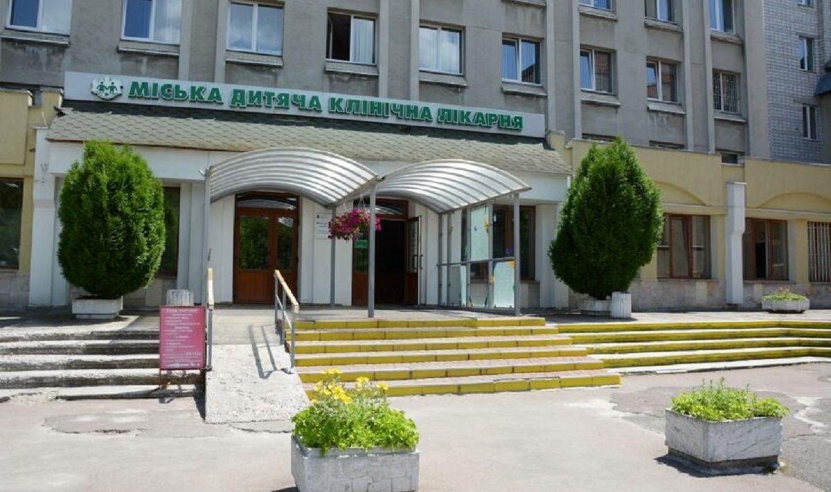 Лікарі повідомили про стан школяра з вогнепальним пораненням грудної клітки