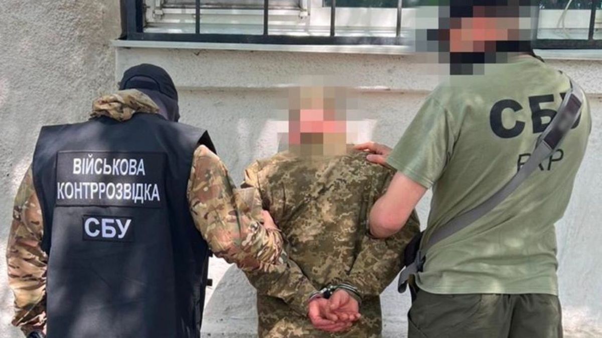 На Дніпропетровщині військовий шпигував за побратимами для Росії
