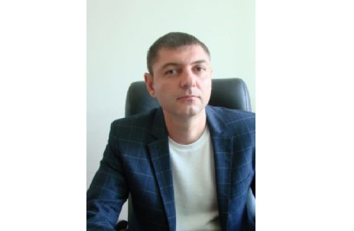 Підозрюваний у махінаціях із землею посадовець Держгеокадастру повернувся на роботу