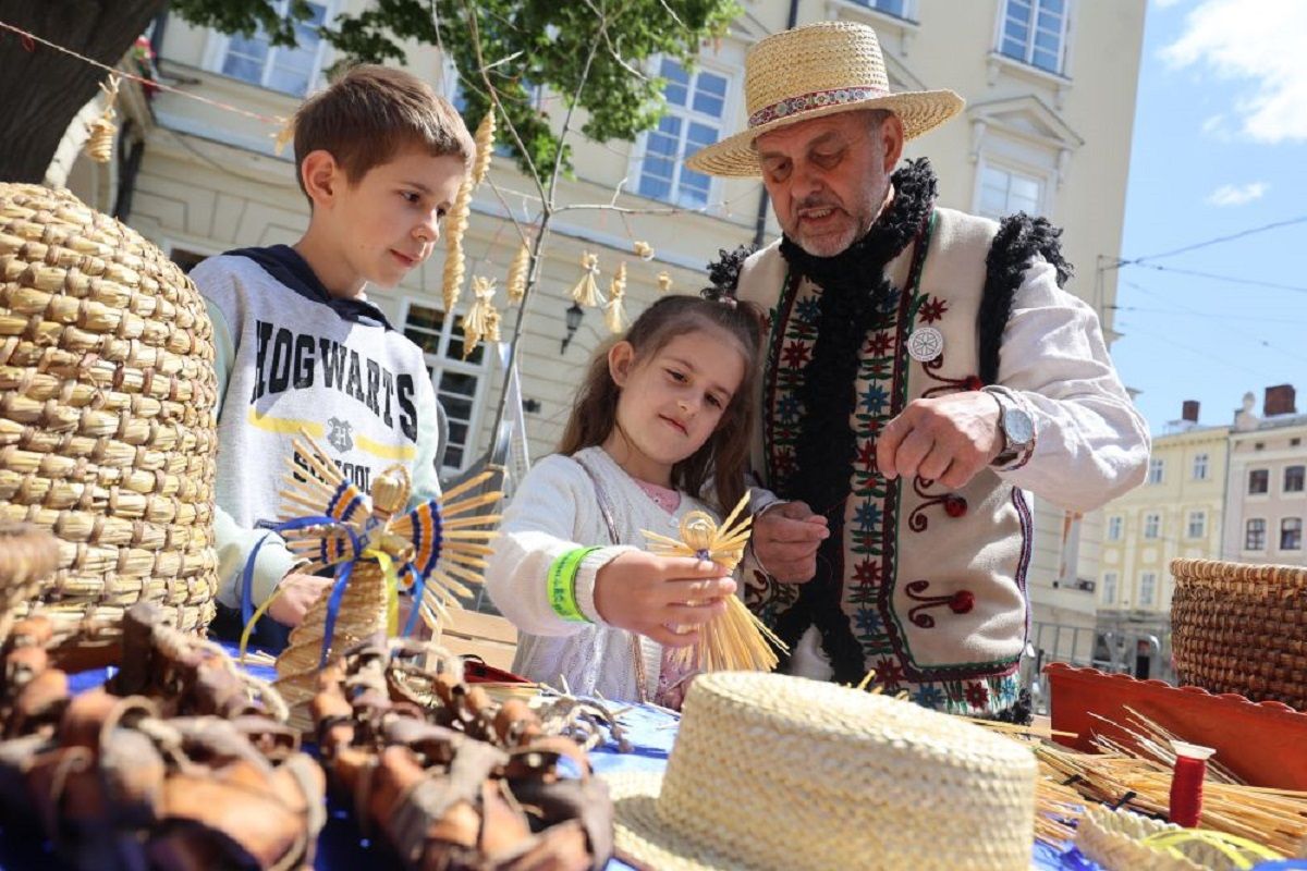 На площі Ринок у Львові запрацював фермерський ярмарок