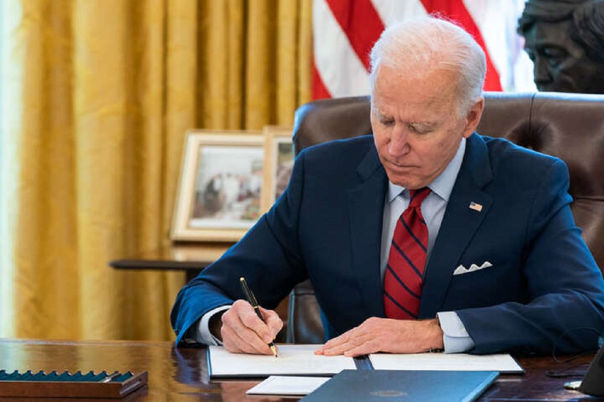 Байден підписав закон про підвищення межі держборгу США