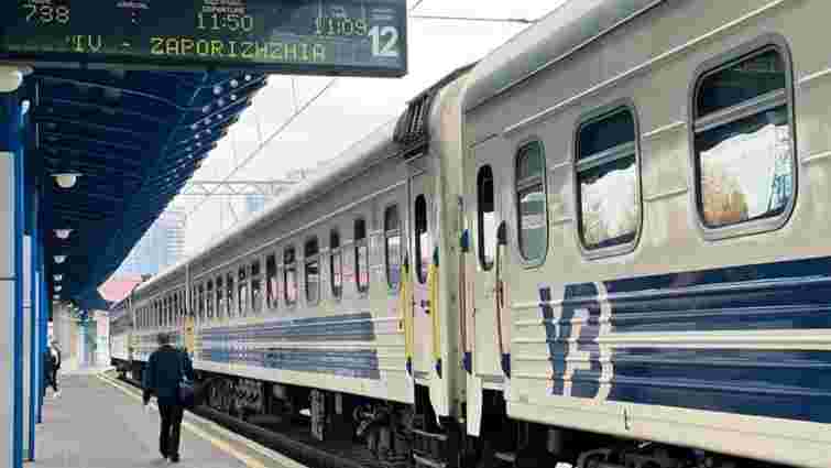 «Укрзалізниця» змінює маршрути потягів на Франківщині та Закарпатті через ремонт колії