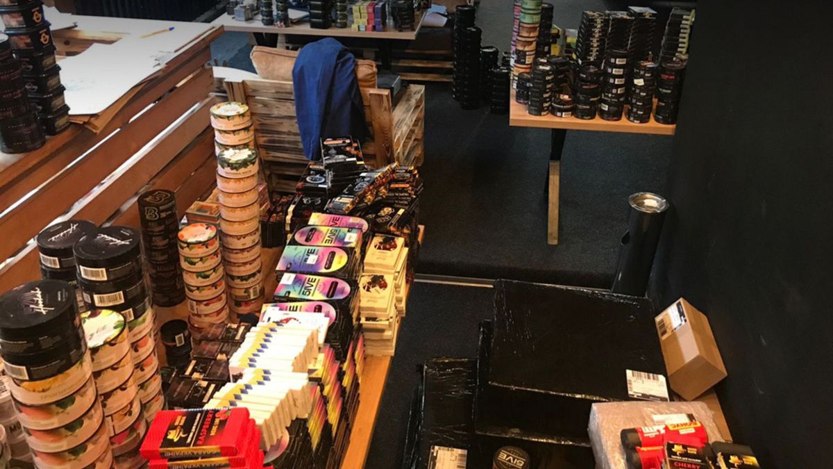 Закарпатця викрили на продажі підробних сигарет із російськими акцизами 