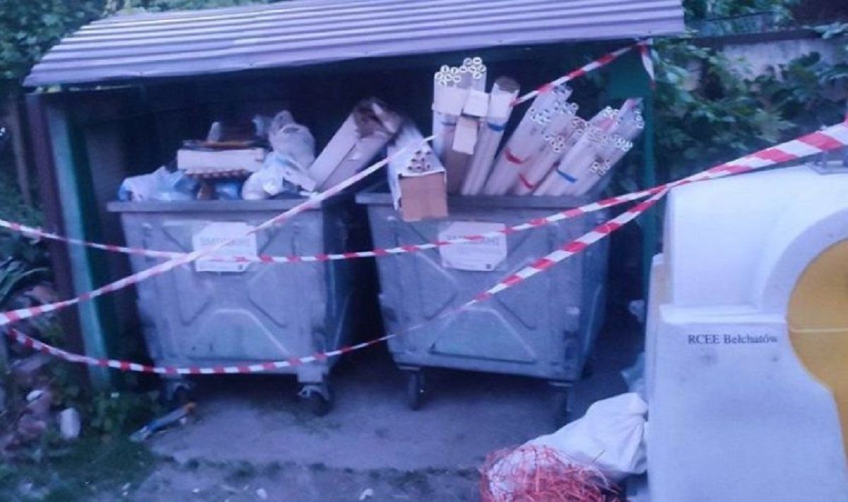 Поліція розшукує львів’ян, які викинули в сміттєвий контейнер майже сотню люмінесцентних ламп