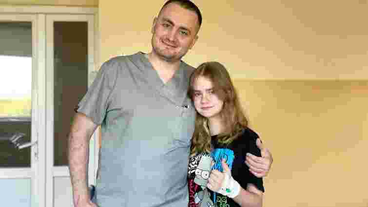 Львівські нейрохірурги видалили 15-річній чернівчанці жирову пухлину у спинному мозку