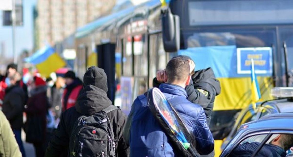 Більшість поляків й надалі хочуть допомагати українцям