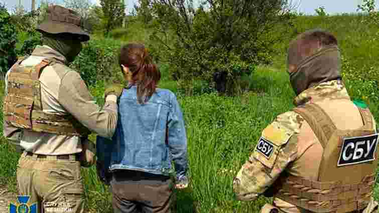 СБУ ​затримала жінку, яка передавала ворогу позиції ЗСУ біля Слов’янська і Краматорська