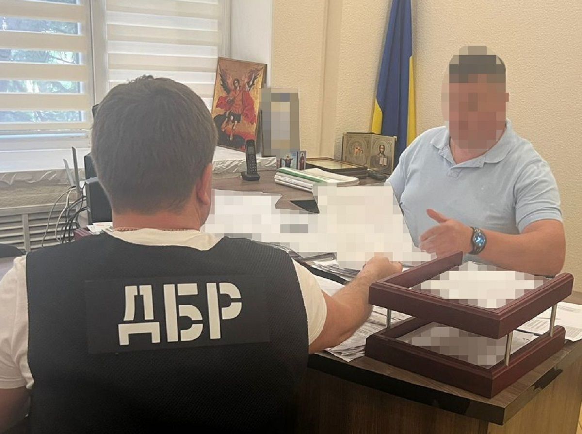 Начальника Держгеокадастру на Хмельниччині підозрюють у роздачі 16 га земель