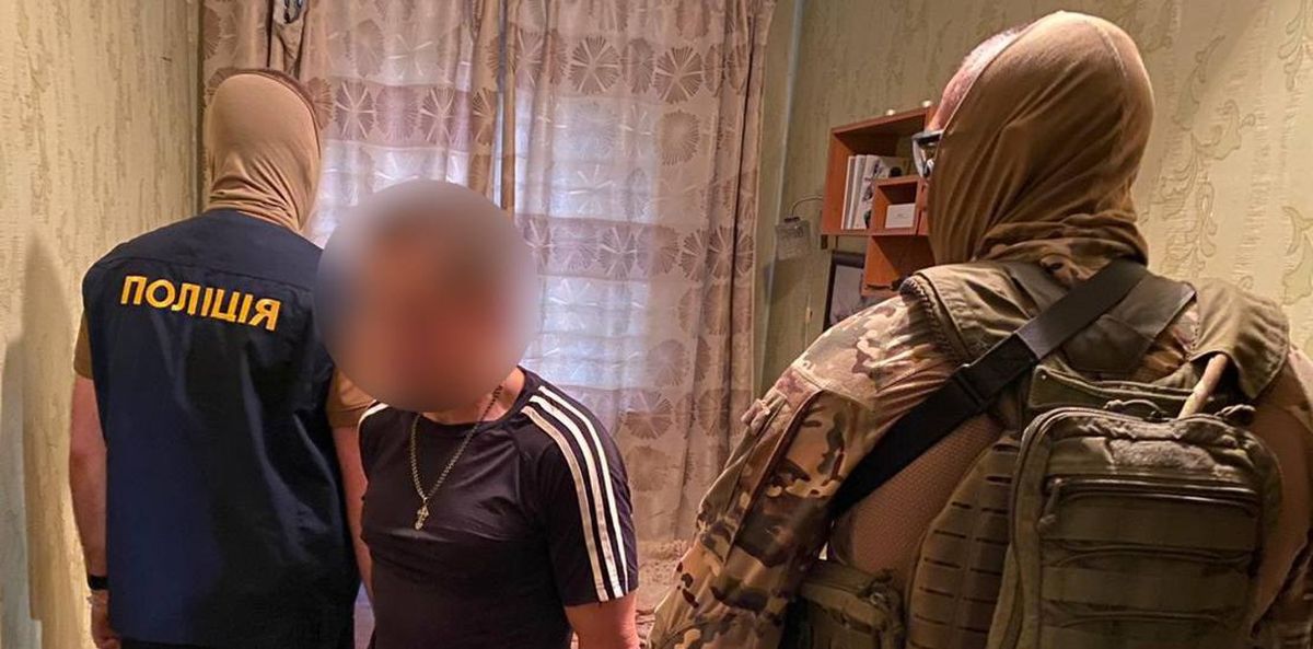 На Буковині поліція викрила масштабну злочинну групу, розслідуючи справу про погрози чиновнику
