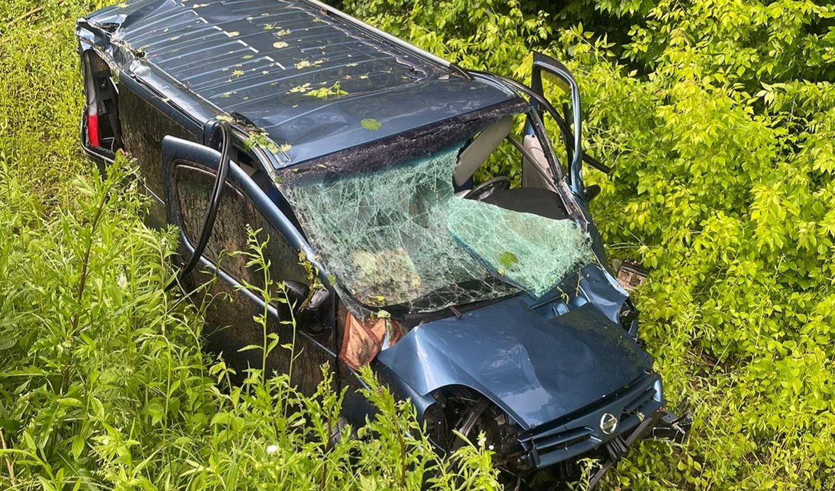Водій мікроавтобуса злетів з траси Львів-Самбір і загинув