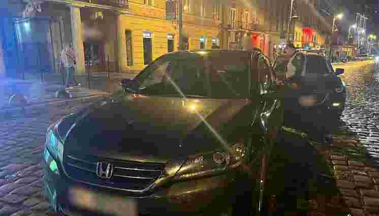 Водій Mazda з перевищеною у 14 разів нормою алкоголю вчинив ДТП у центрі Львова