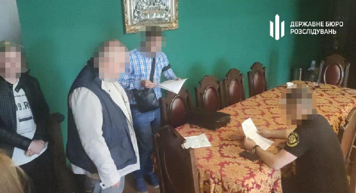 Посадовець Укртрансбезпеки на Львівщині щомісяця вимагав у перевізників відкати