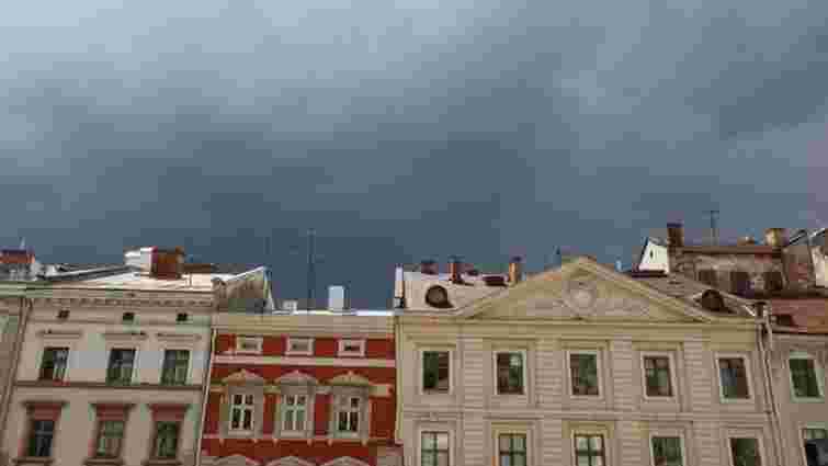 До кінця доби у Львові оголосили штормове попередження
