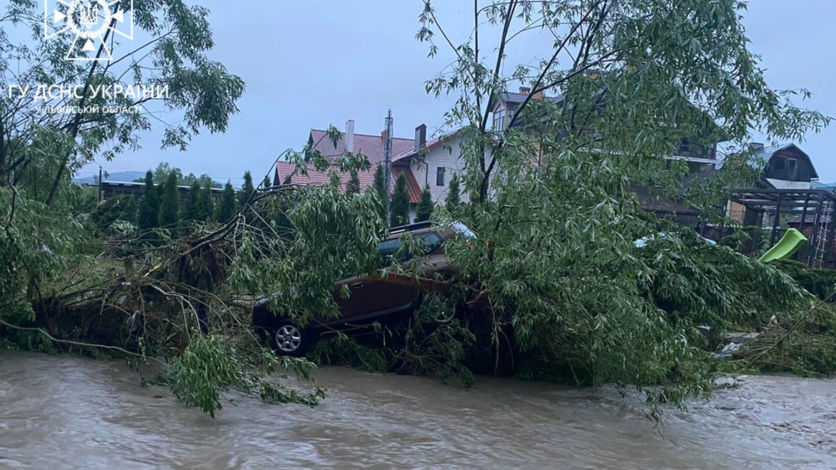 Паводок у Східниці стався через забруднені водойми