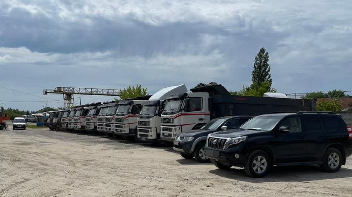 ДБР передало військовим арештовані авто родичів Медведчука і Козака