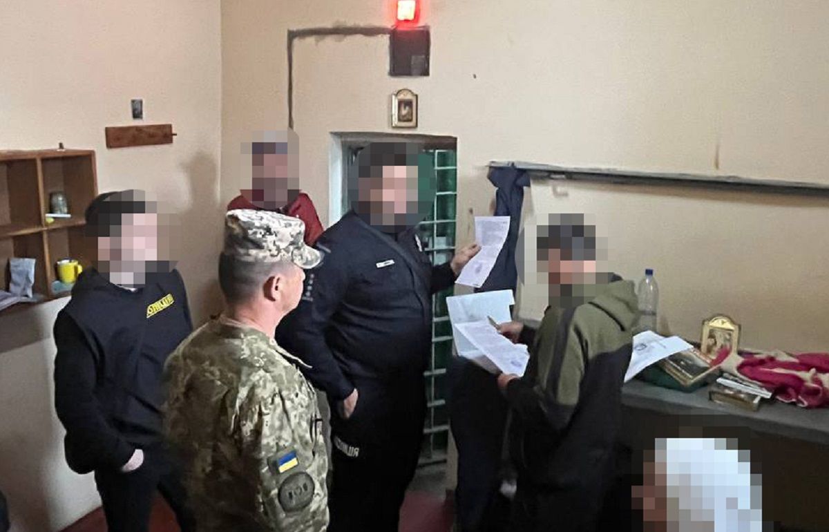 В'язнів колонії на Рівненщині викрили на постачанні наркотиків засудженим