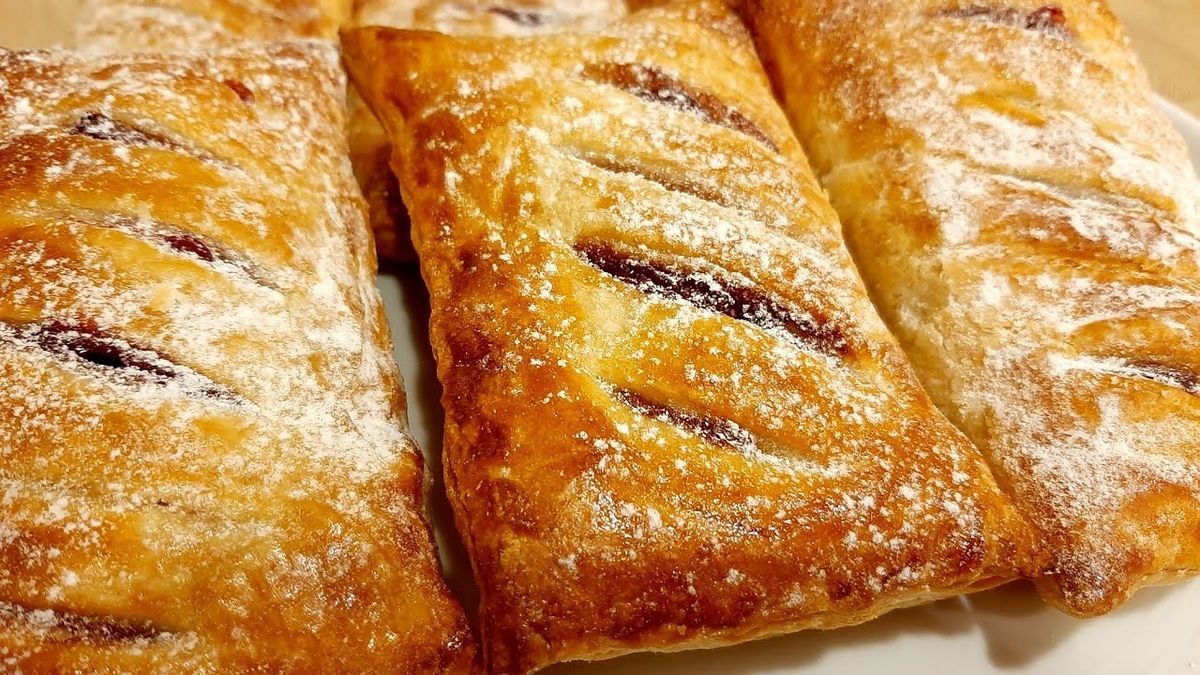 Листкові тістечка з полуницею. Рецепт дня
