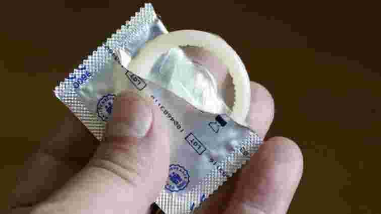 На Буковині чоловіка засудили до півтора року в'язниці за крадіжку двох пачок презервативів