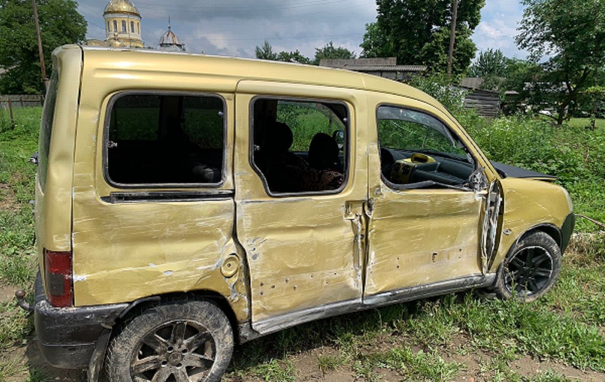На Львівщині п’яний водій легковика збив двох жінок на сільській дорозі