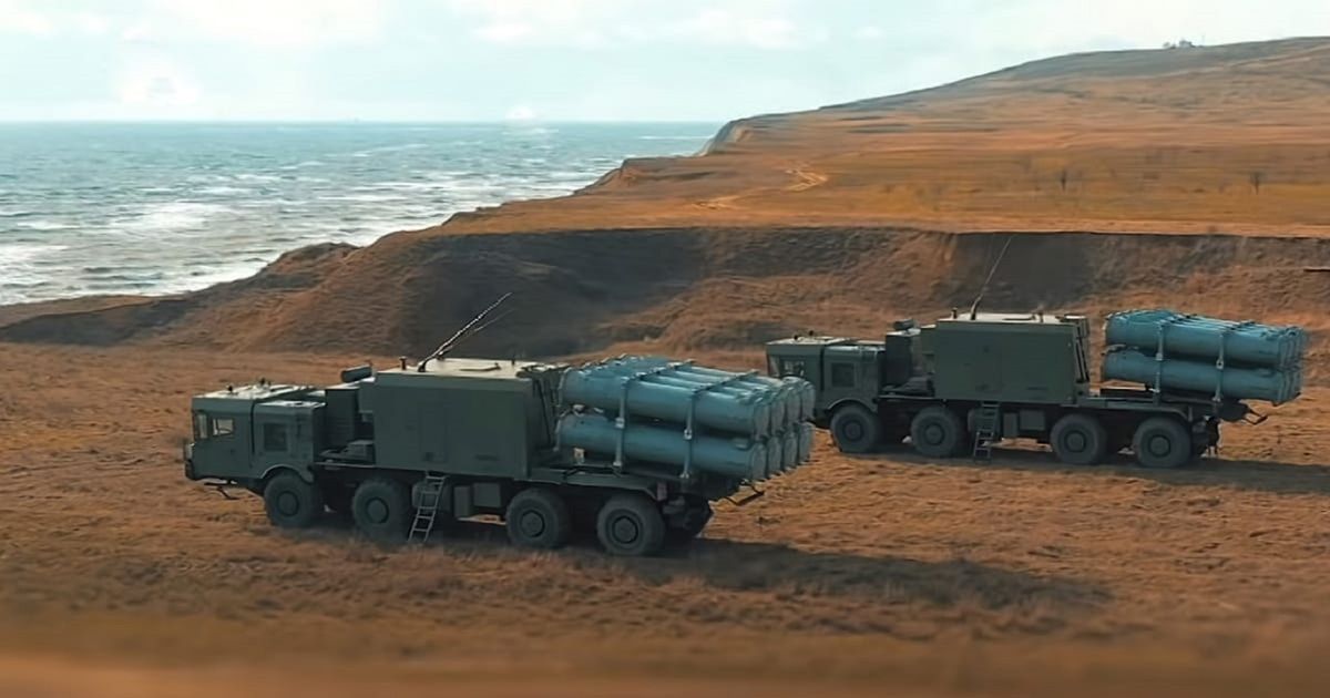 Росія стягує до кордонів України тактичні групи ракетних військ