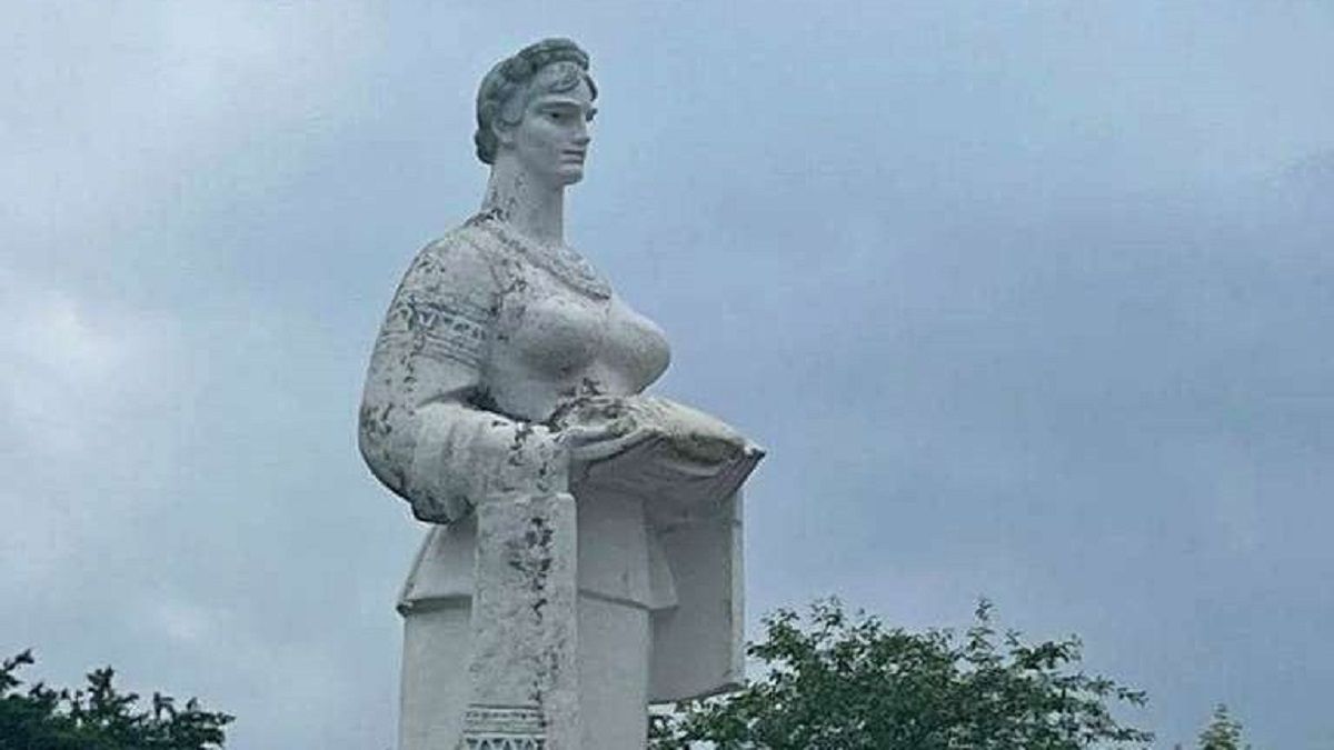 Селяни на Львівщині не давали знести пам’ятник колгоспниці через його схожість з Тимошенко