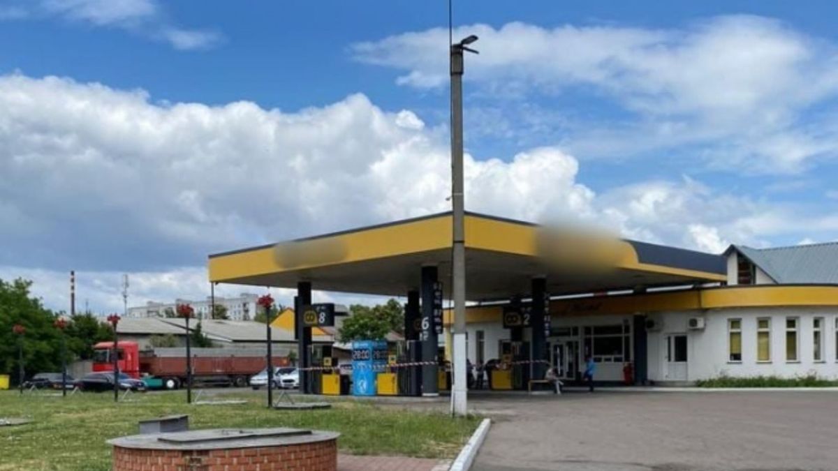 Через підпільне виробництво пального поліція проводить обшуки в мережі заправок Motto