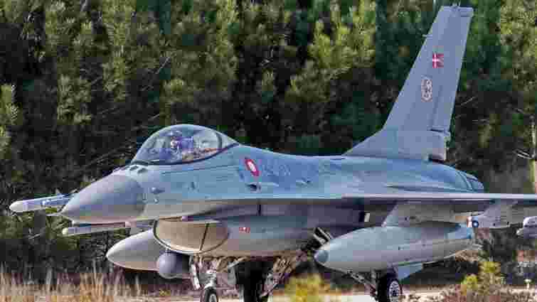 Данія погодилась навчати українських пілотів F-16 на своїй авіабазі